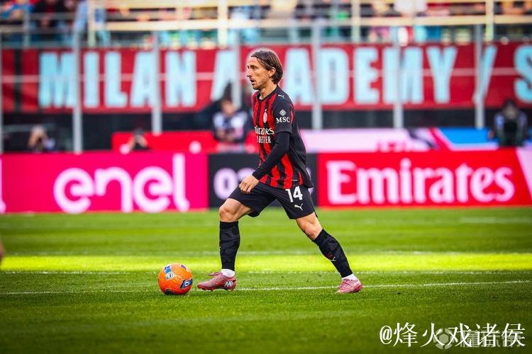 莫德里奇全场触球120次获评7.4分，连续11场意甲首发打满全场