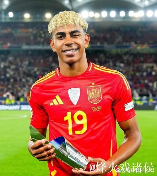 弗利克高度评价拉马西亚:“球员状态接近满分” 弗利克高度评价拉马西亚:“球员状态接近满分”